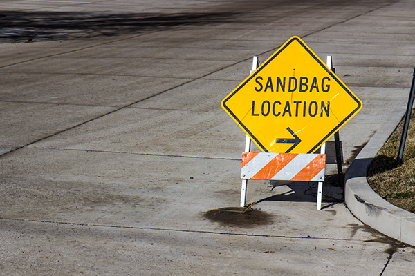 A sign directing people to sandbag pickup